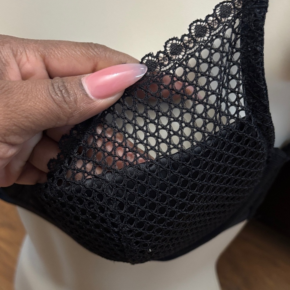 PINK Victoria's Secret Black Lace Bra - Picture 3 of 10